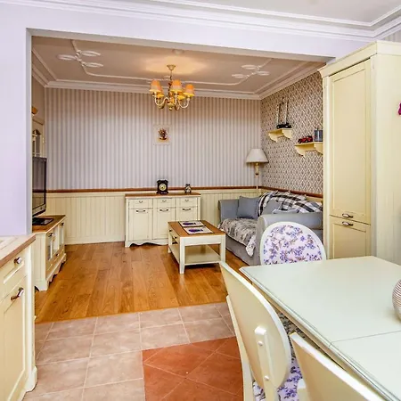 Central Shabby Chic Flat Close To Paid Parking Apartment