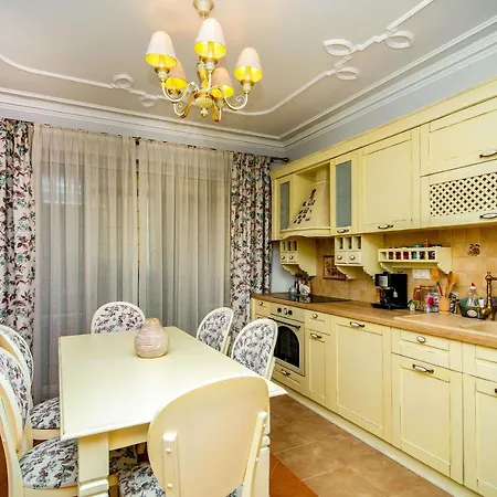 Central Shabby Chic Flat Close To Paid Parking Varna